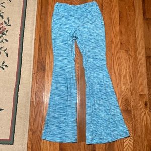 No Boundaries Blue Stripped Flared Yoga Plants Size M (7-9)